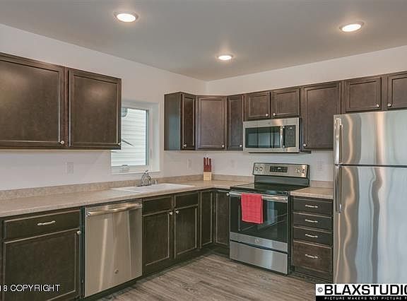 4th image of 402 Patriot Dr