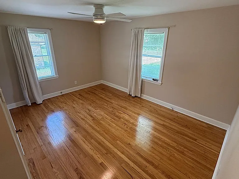 1704 Kenton St — Photo 8