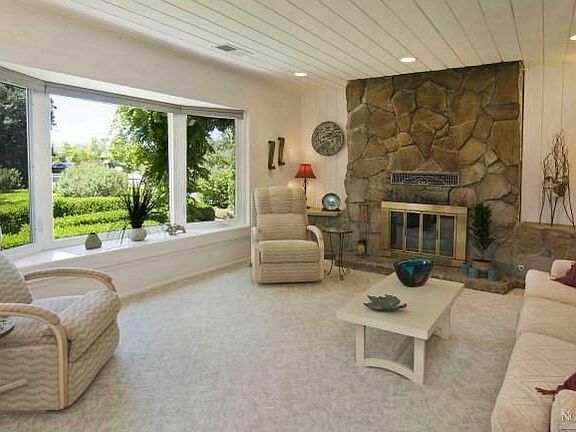 4th image of 3132 Sunnydale Dr