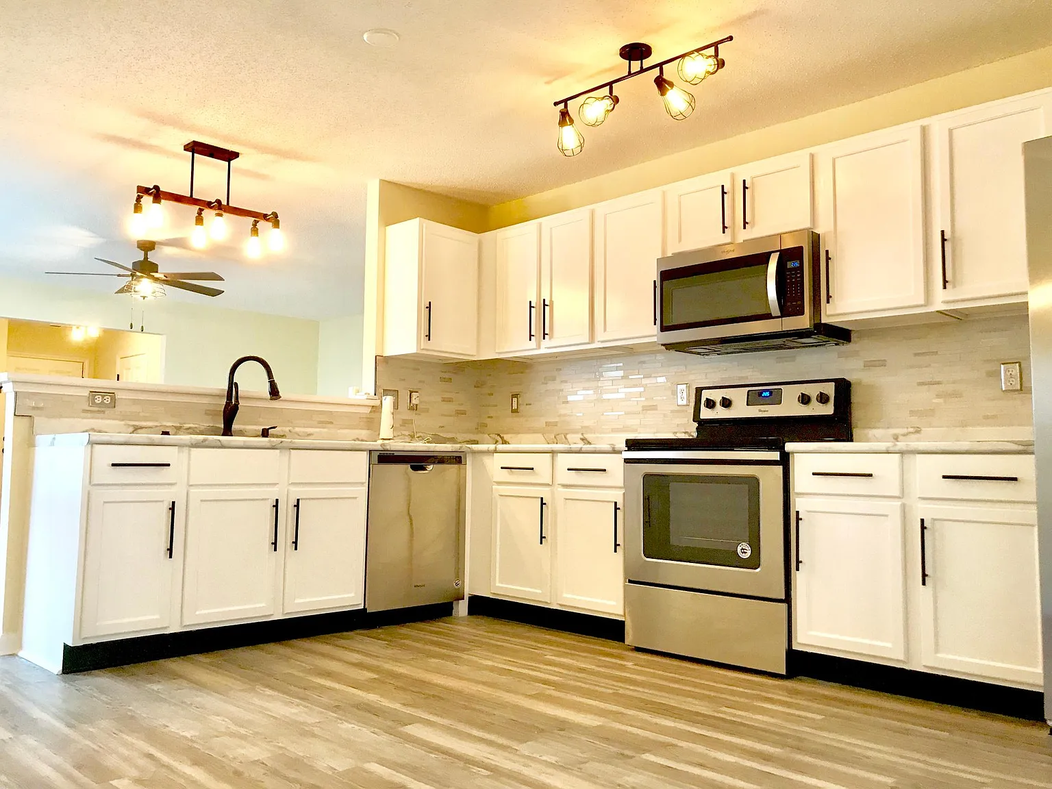 9704 Thomas Ln photo 1
