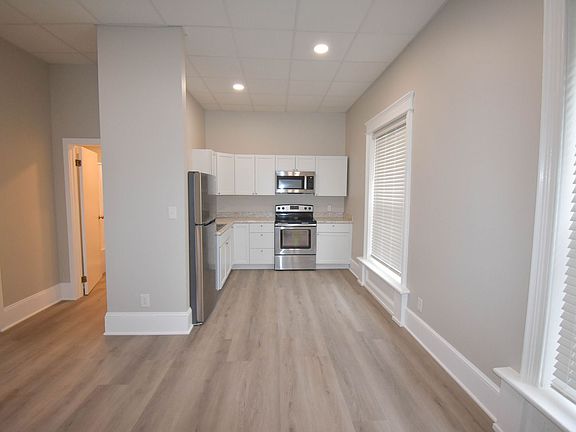 5th image of 312 N Grove St #1