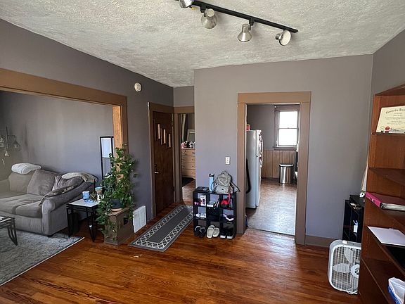 2nd image of 1046 Fulton St W Unit 2