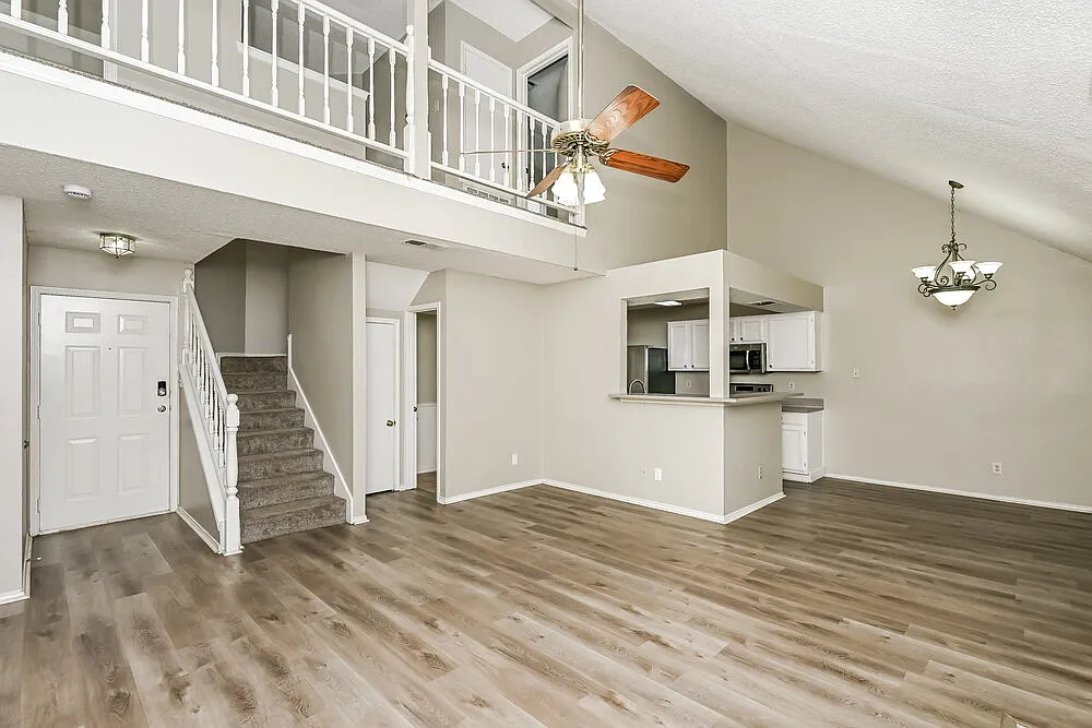 3 bed, 2.5 bath, 1688 sqft, $2,130 — Photo 4
