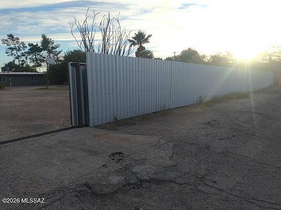 4th image of 215 W Navajo Rd