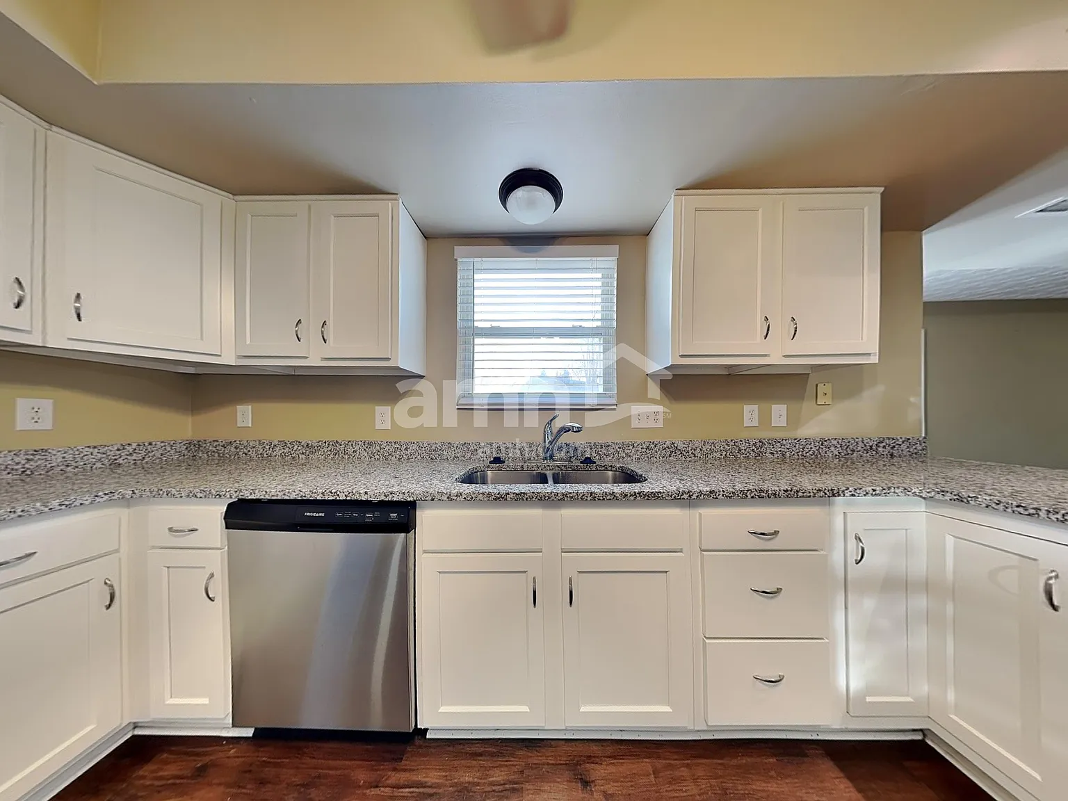 5 bed, 2.5 bath, 2563 sqft, $2,625 — Photo 4