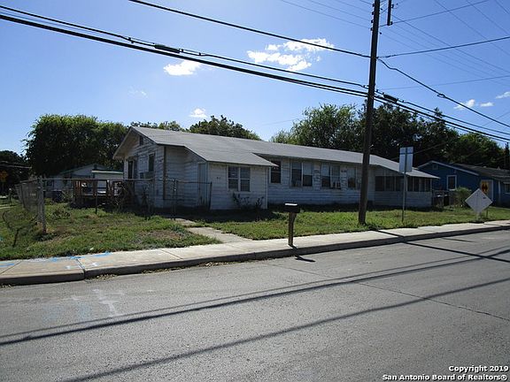 3rd image of 900 Thompson Pl