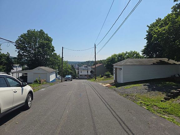 2nd image of 1135 W Wood St