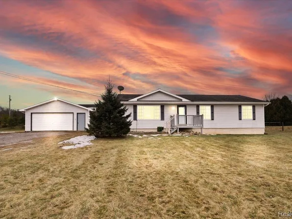4151 Cook Rd, Swartz Creek, MI 48473