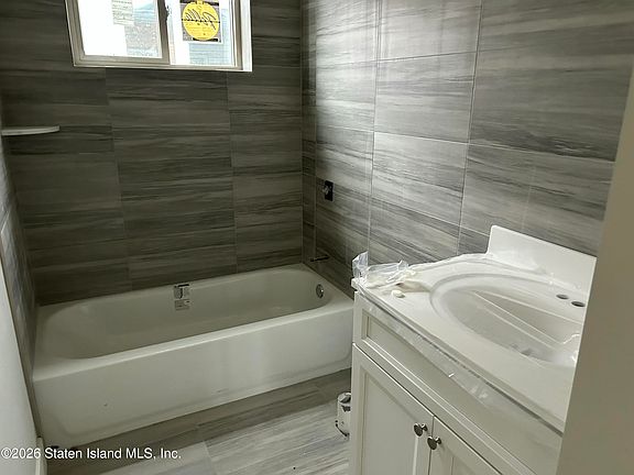 4th image of 465 Stewart Ave