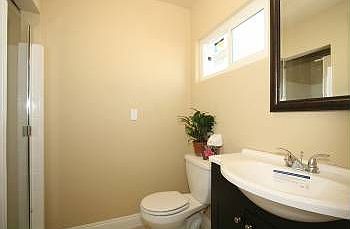 4th image of 558 Greenbank Ave