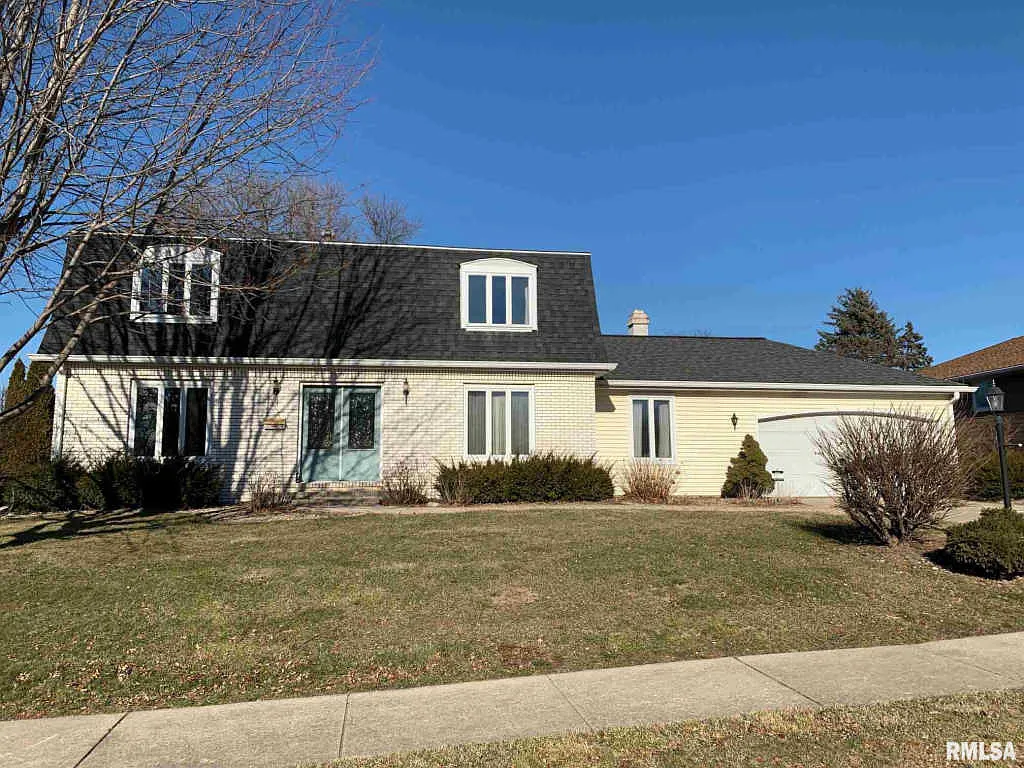 1113 W Pembrook Dr photo 1