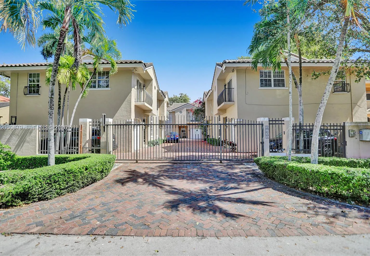3 bed, 2.5 bath, 1220 sqft, $6,150 — Photo 1