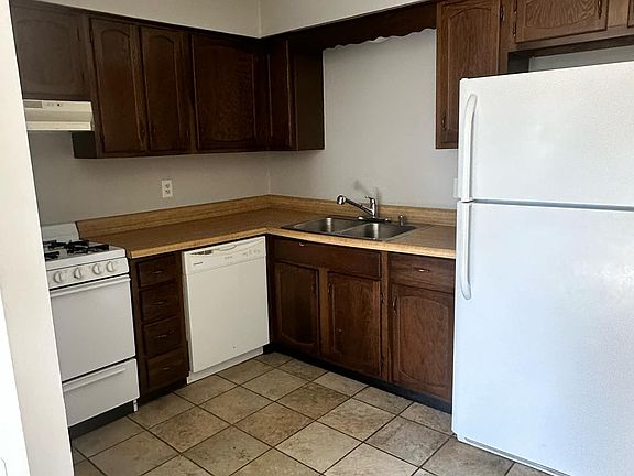 3rd image of 410 W Highland Ct #K
