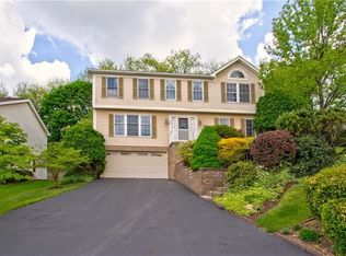 717 Robin Dr, Pittsburgh, PA 15220