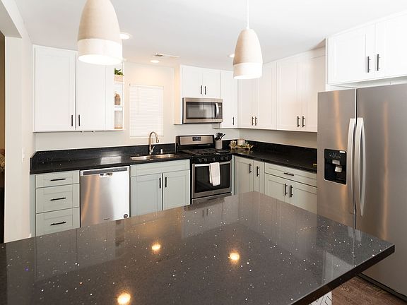 2nd image of 3658-3664 Marlborough Ave #3660