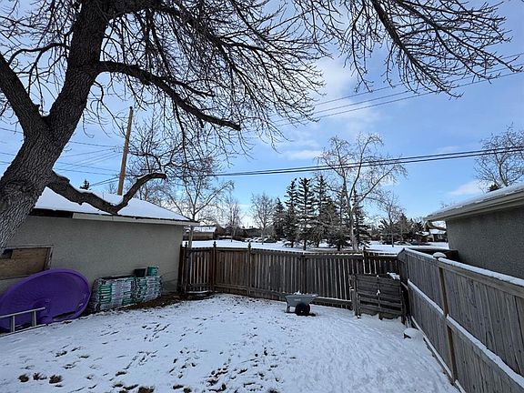 4th image of 208 W Forest Rd SE