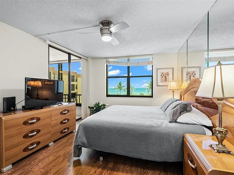 8770 Midnight Pass Rd #402B — Photo 17