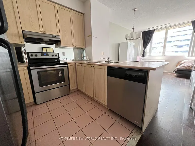 555 Yonge St #513 — Photo 15