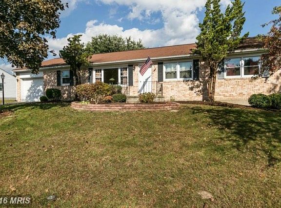 3rd image of 707 Burnside Dr