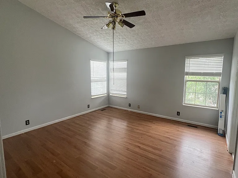 3504 Thornehill Dr — Photo 21