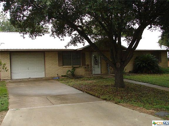 2nd image of 831 Larry Dr