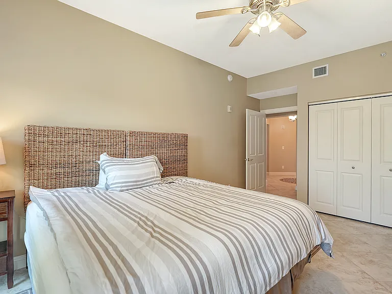1308 Old Stickney Point Rd #W32 — Photo 40