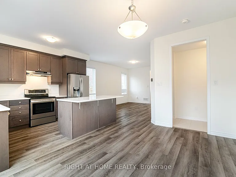 908 Sumac Cres — Photo 16