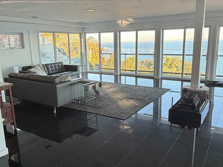 Mail level living area