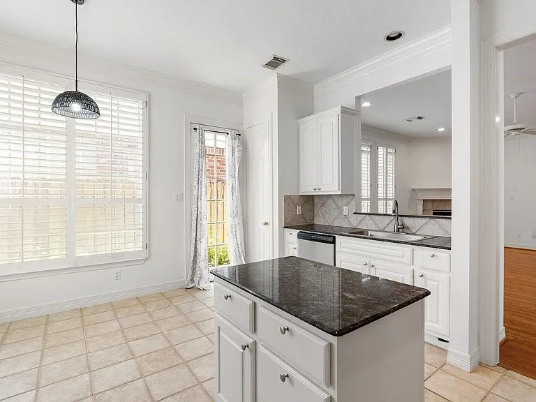 5913 Dolores St #B — Photo 17
