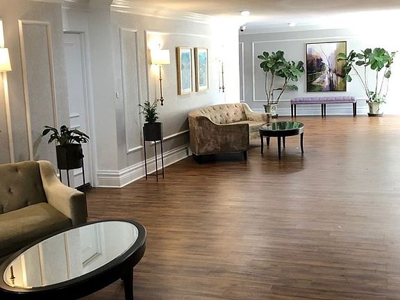 3rd image of 21650 Burbank Blvd Unit 102
