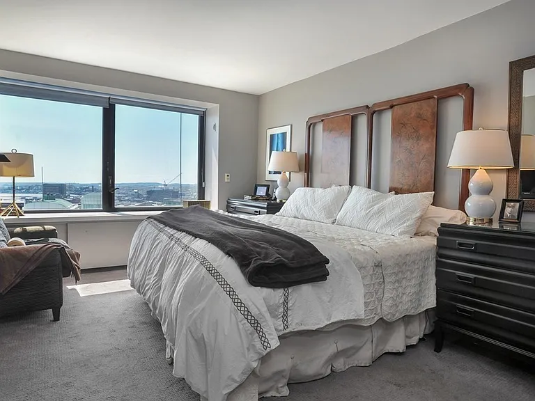 65 E India Row #26F — Photo 19