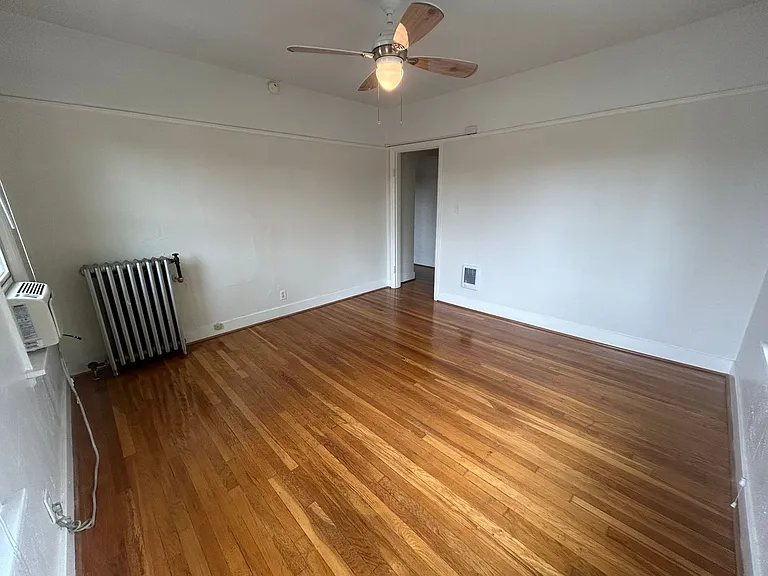 1530 NE 10th Ave — Photo 2
