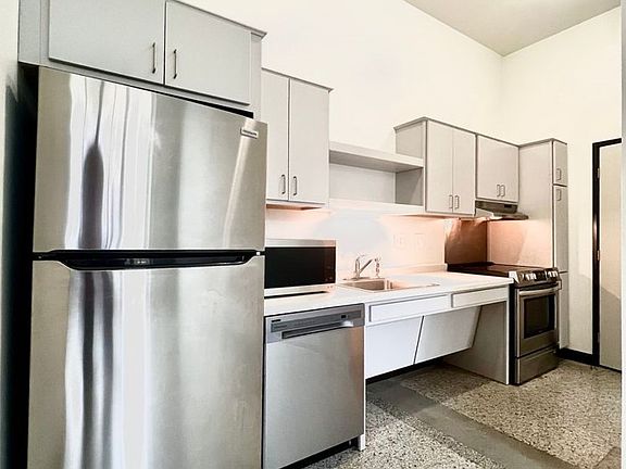 2nd image of 521 W 2nd St #207