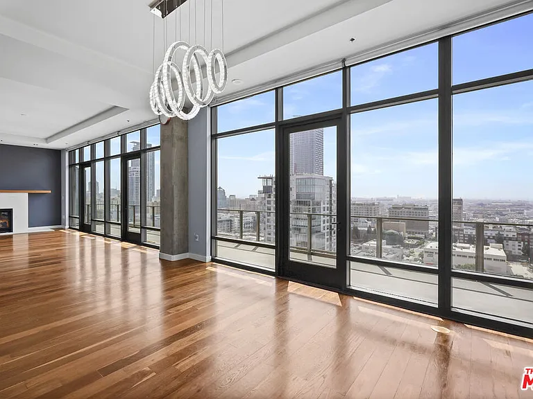 1100 Hope St #Penthouse 205 — Photo 4
