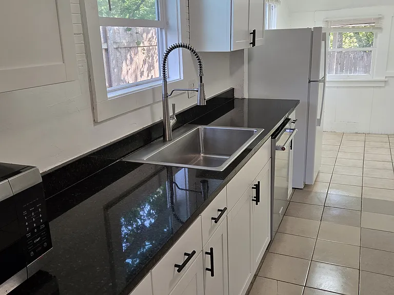 850 NW Polk Ave — Photo 1