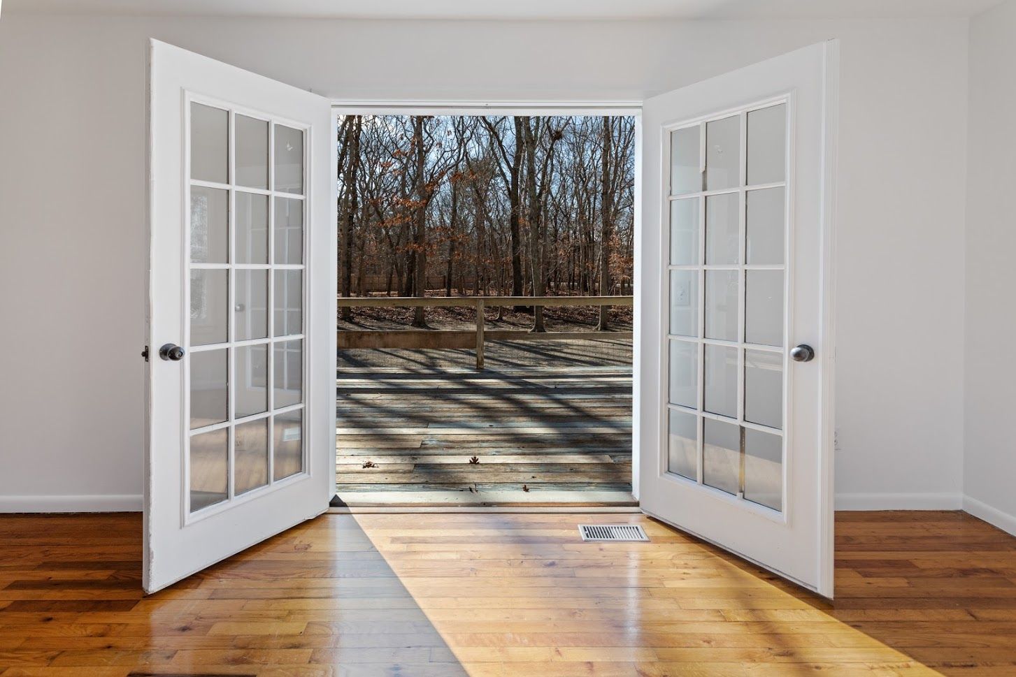  French doors to rear deck and yard