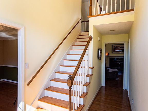 4th image of 520 Valley College Dr