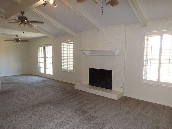 4th image of 40 Holly Ln
