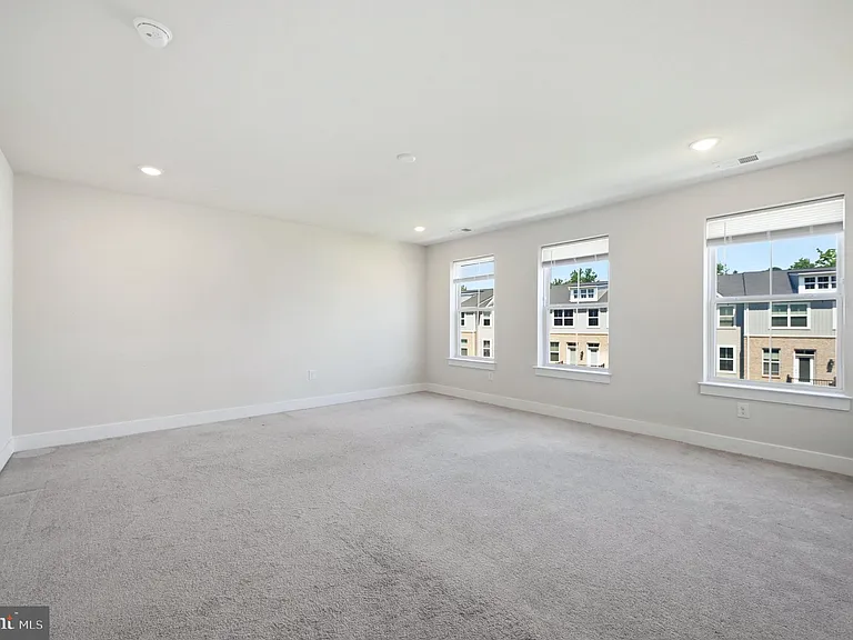 933 Anvil Ct — Photo 11