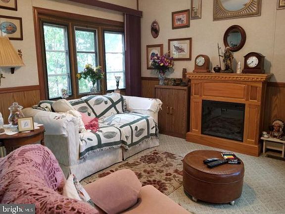 3rd image of 303-304 Huron Lane Gln #1