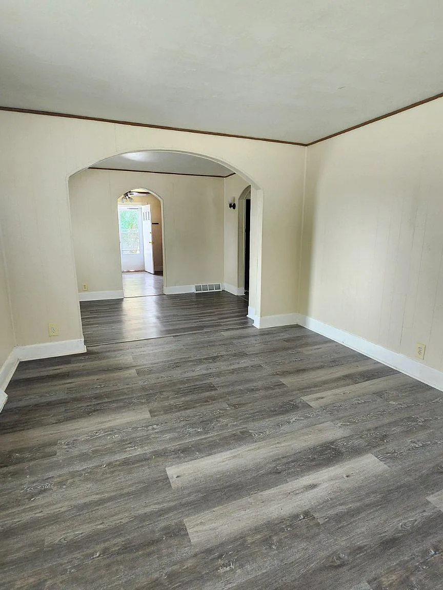 3 bed, 1.0 bath, 936 sqft, $1,800 — Photo 4