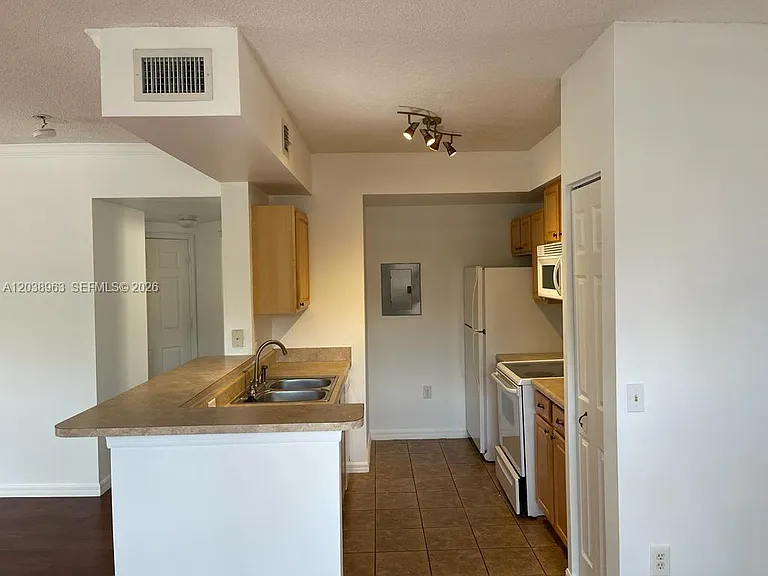 2412 Centergate Dr #201 — Photo 7