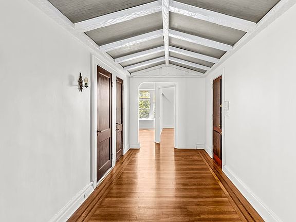 4th image of 909 Union St APT 4