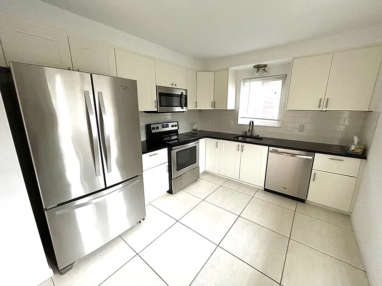 118 W Lawrence Ave — Photo 11