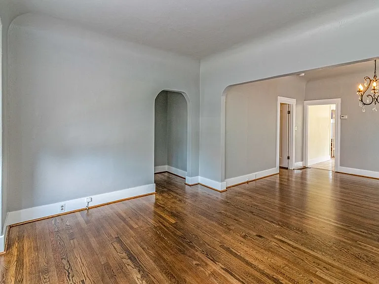 832 Oak St — Photo 3