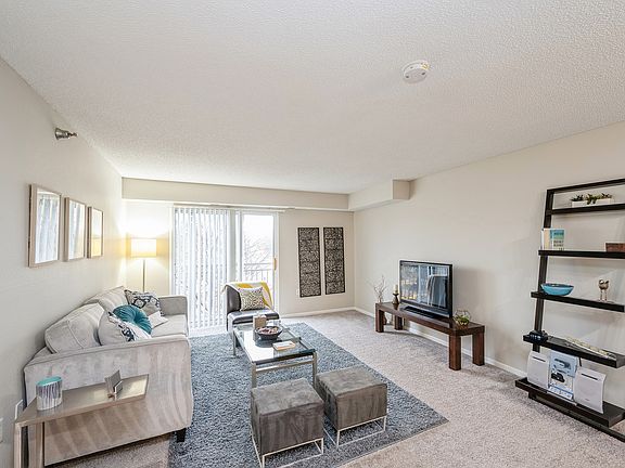 5th image of 12100 Singletree Ln #1-243
