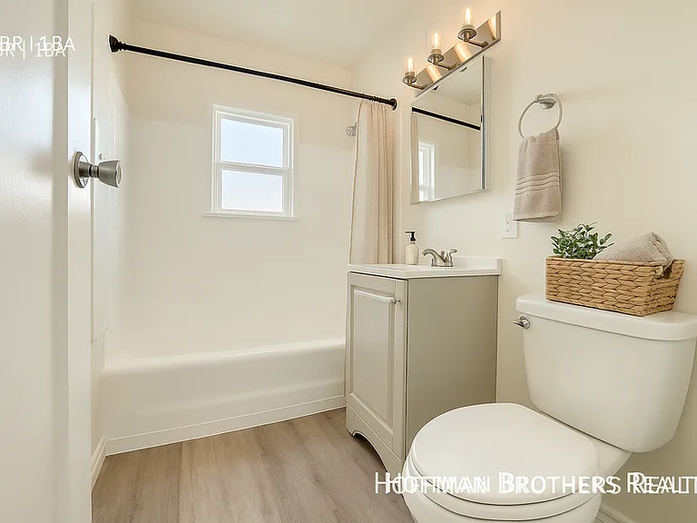 1172 N New Hampshire Ave #103 — Photo 3