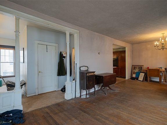 3rd image of 61 Water St