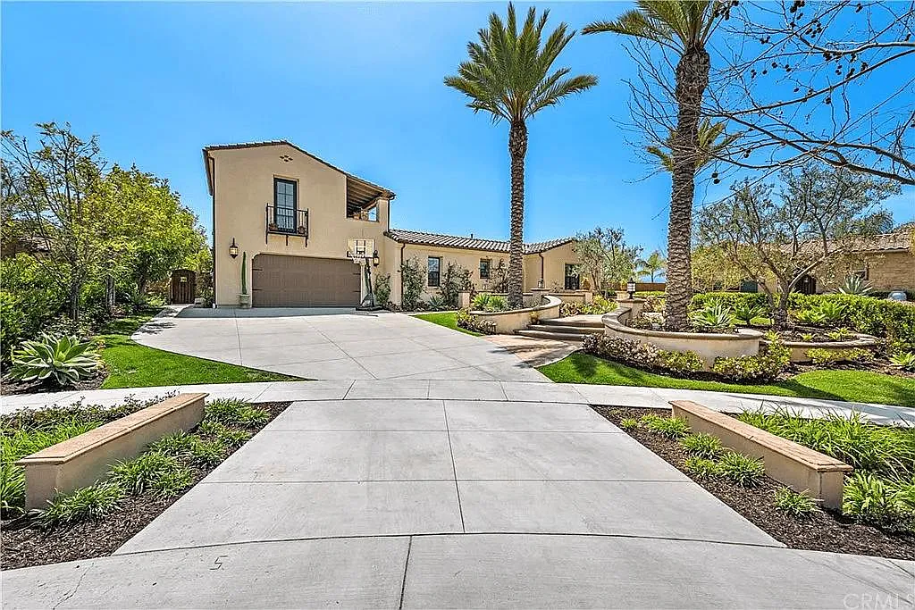 5 bed, 4594 sqft, $16,000 — Photo 2