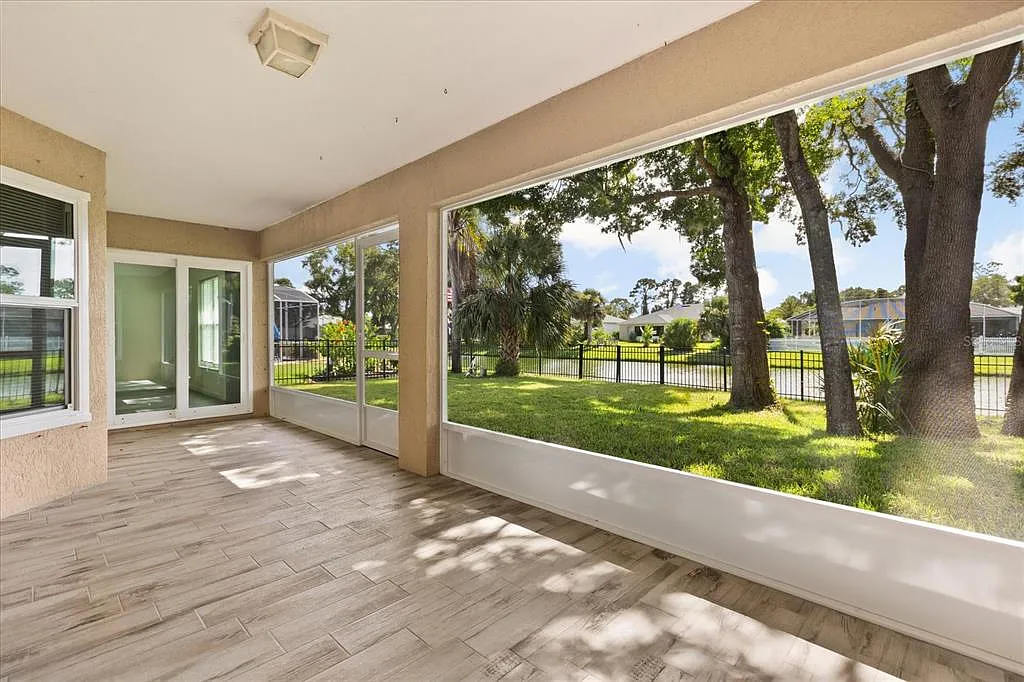 4 bed, 2.0 bath, 2242 sqft, $2,400 — Photo 4